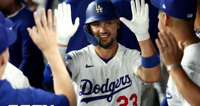 다저스 팬들 분노케 했던 '먹튀' 외야수, FA 되자 샌디에이고행? 마이클 콘포토의 완벽 분석