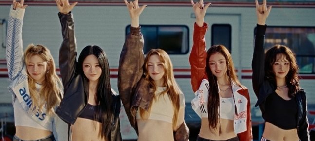 피프티피프티, 첫 힙합곡 ‘스키틀즈’로 차트 정복! 변화의 바람을 맞이하다